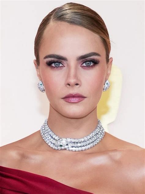 Vídeos pornôs com Cara Delevingne Sextape 